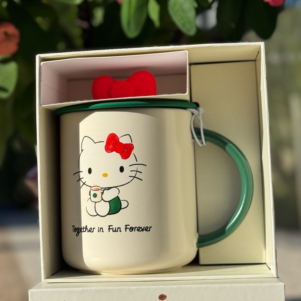 New Starbucks x Hello Kitty Ceramic Mug With Silicone Lid - Picture 4 of 4